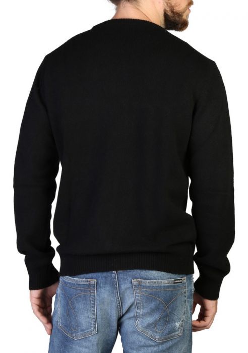 100% cashmere sweater, Made in Italy with round neck, black color